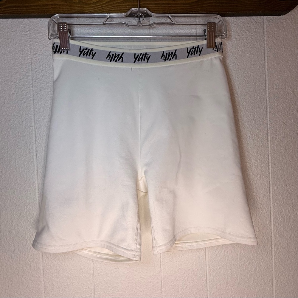 Yitty Fabletics Women's Size M Major
Label High Waist Biker Shorts white